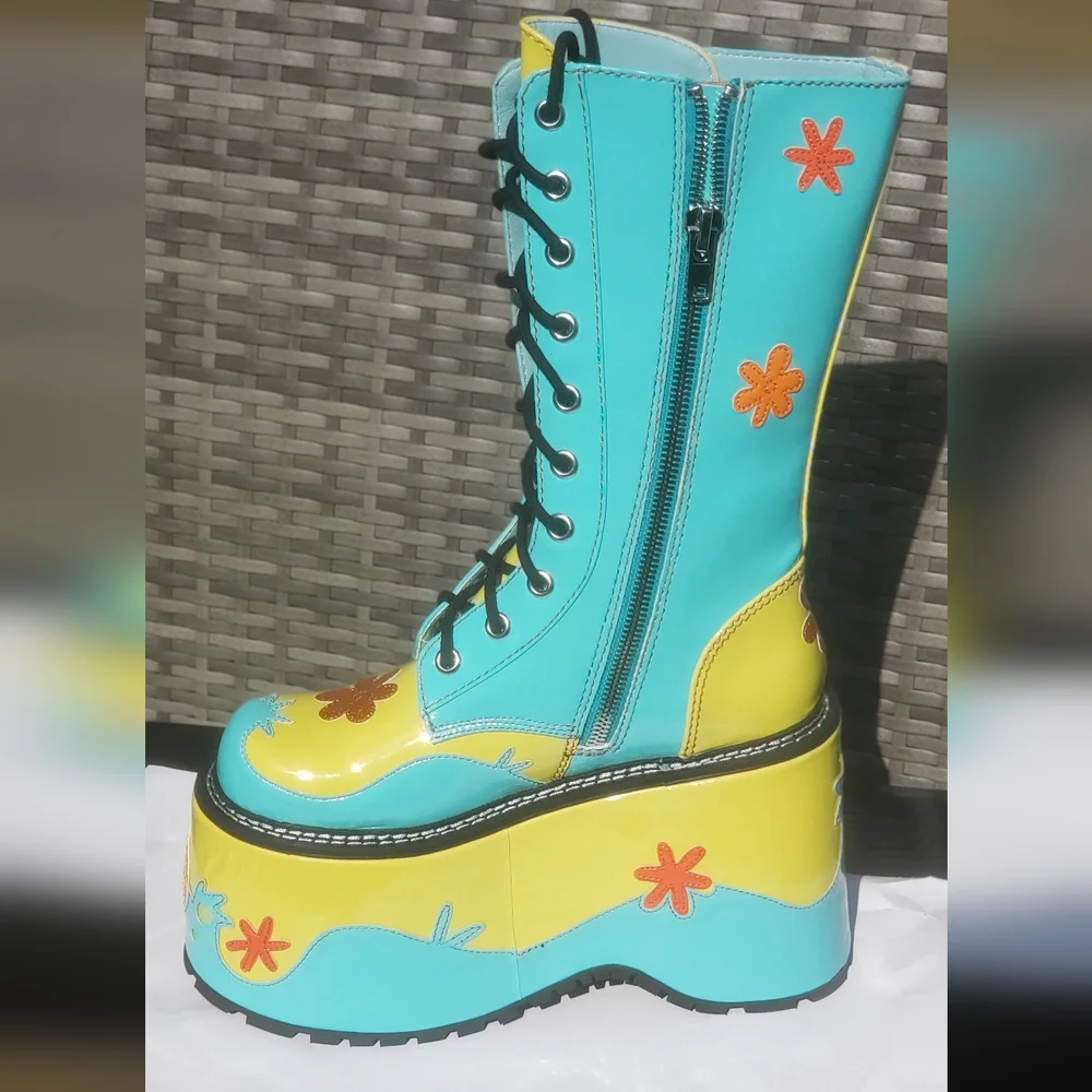 Dolls Kill® x SCOOBY-DOO™ "Mystery Machine" Platform Combat Boots - Picture 4 of 4